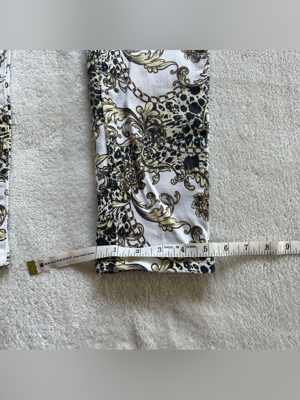 HOT KISS Skinny Lilly White and Gold Decor Print Jeans size 7 - Picture 11 of 13